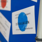 Stadtmarke Groß-Enzersdorf Dialogausstellung Pinnwand mit DNA der Stadt